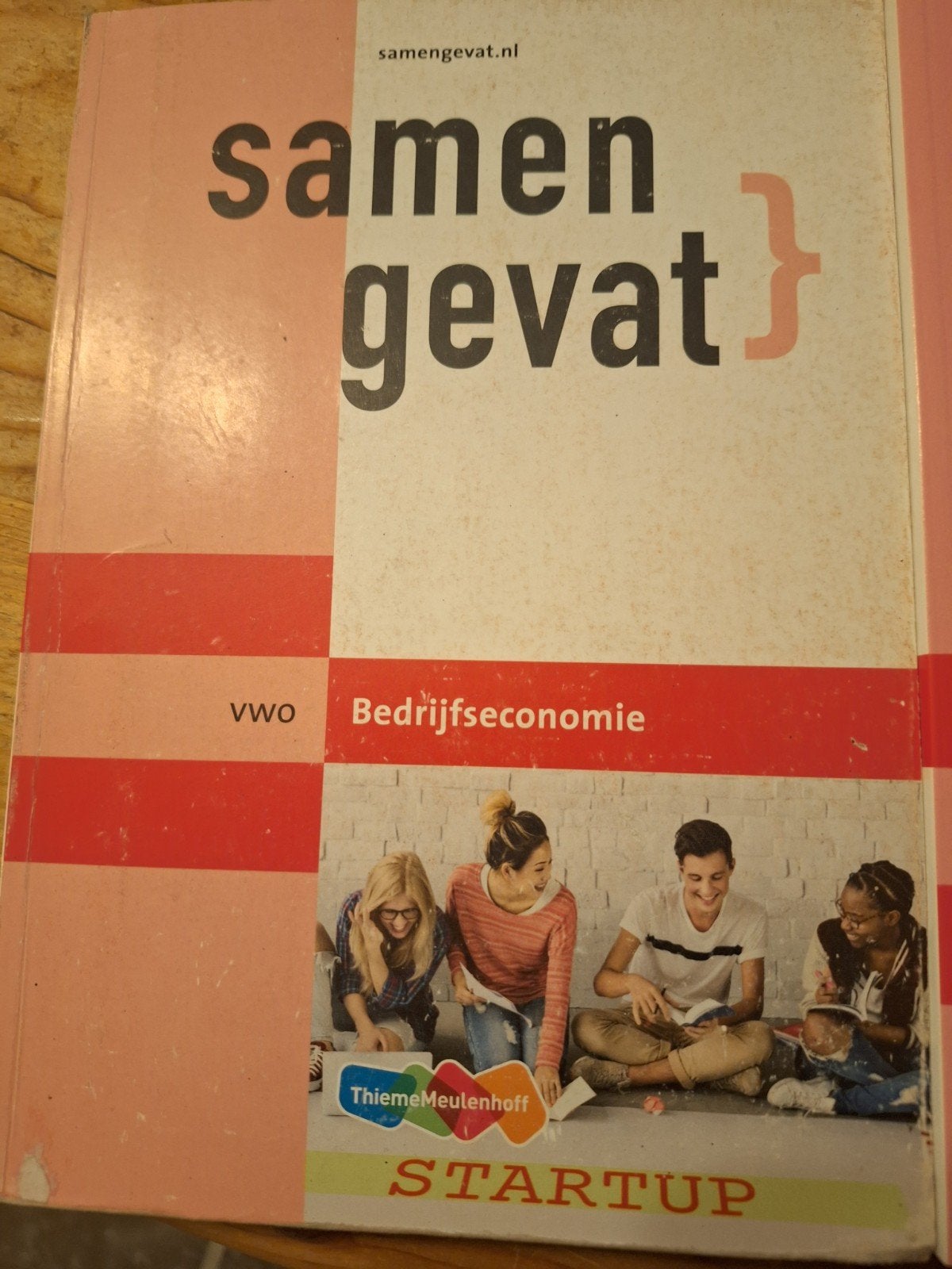 Examenbundel VWO Bedrijfseconomie 2021/2022, Boeken, Ophalen of Verzenden, Zo goed als nieuw, VWO, Bedrijfseconomie of M&O