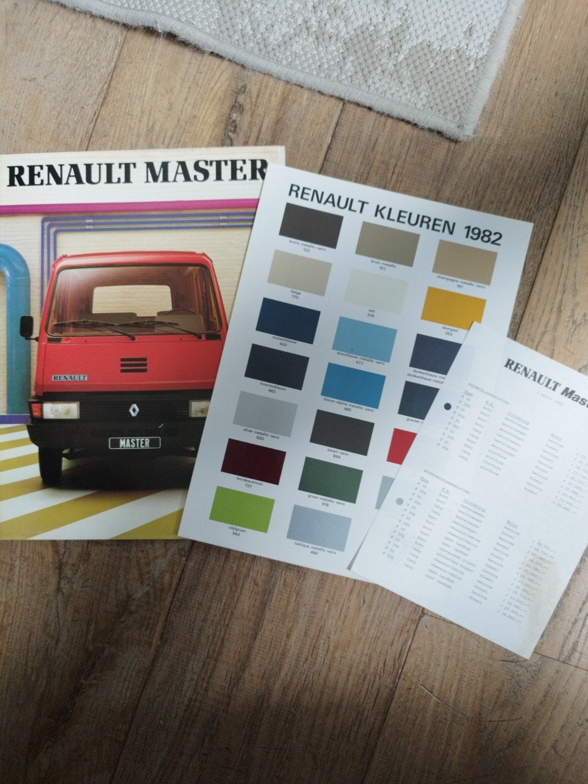 Renault Master brochure 1982 met kleurenkaart en prijslijst, Renault, Ophalen of Verzenden, Zo goed als nieuw, Renault