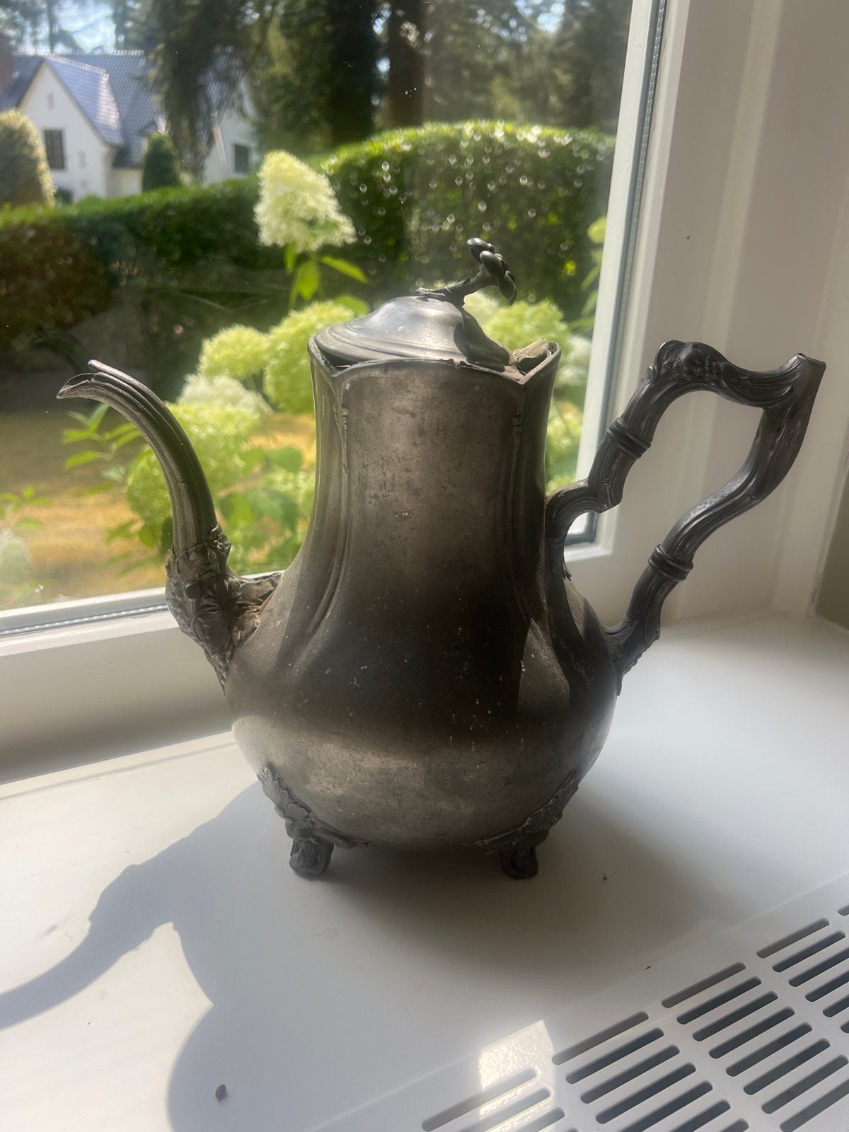 Antieke verzilverde of tinnen koffiepot met  cijfers, Ophalen