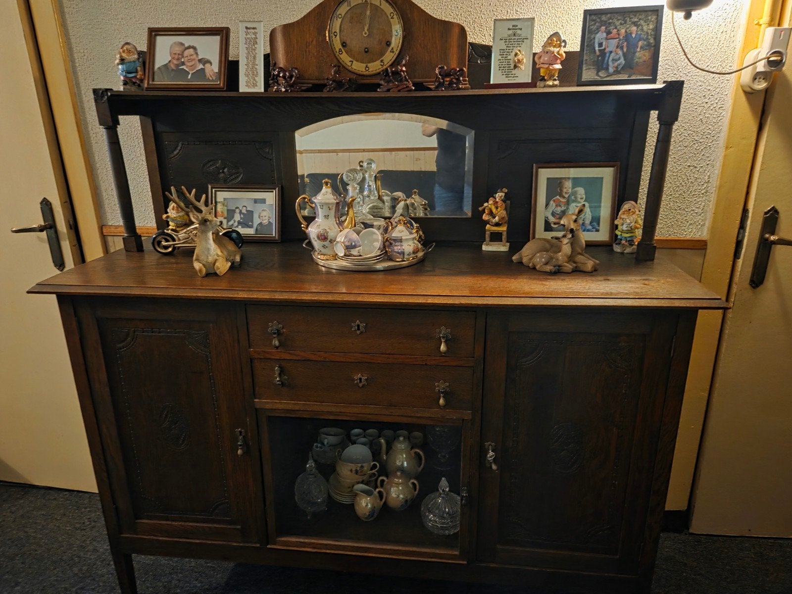 Antieke kast / dressoir, Ophalen