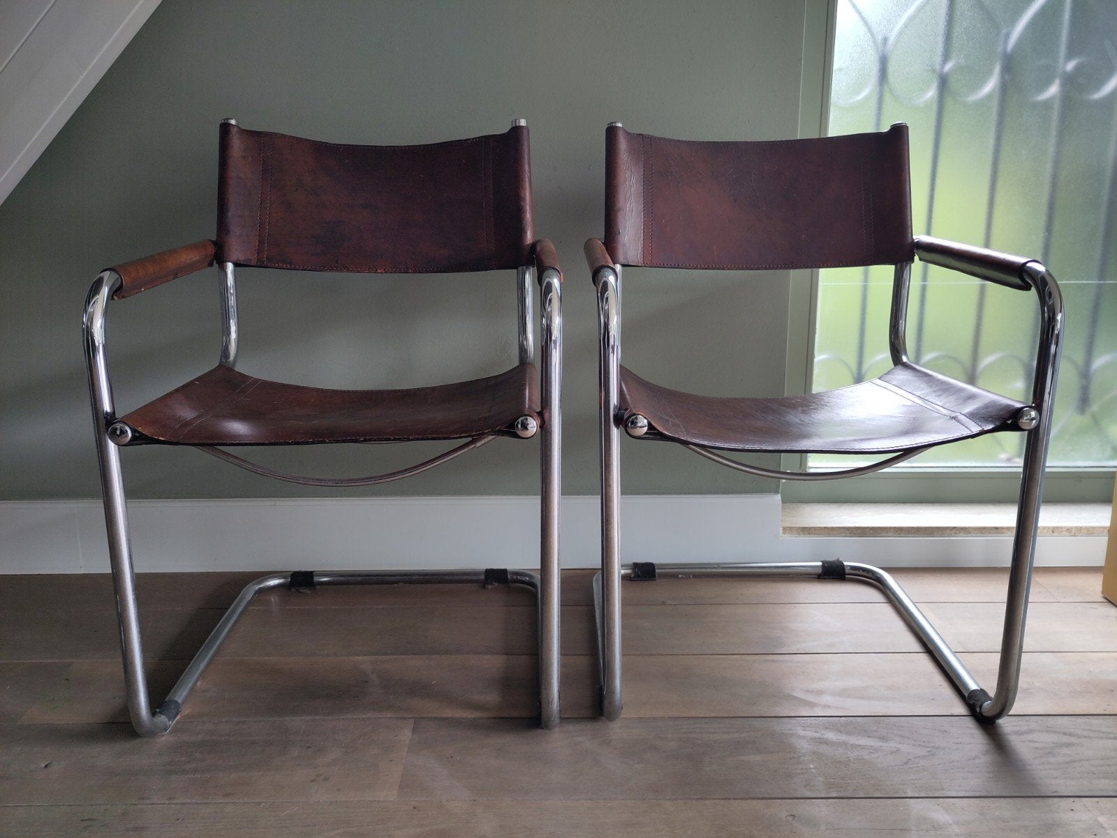 Vintage Bauhaus cantilever chairs, Ophalen