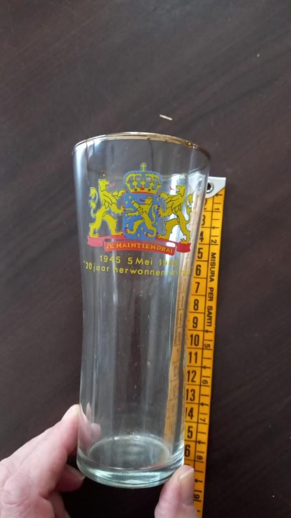 Biervaasje Je Maintiendrai 1945-1965, Ophalen, Gelezen