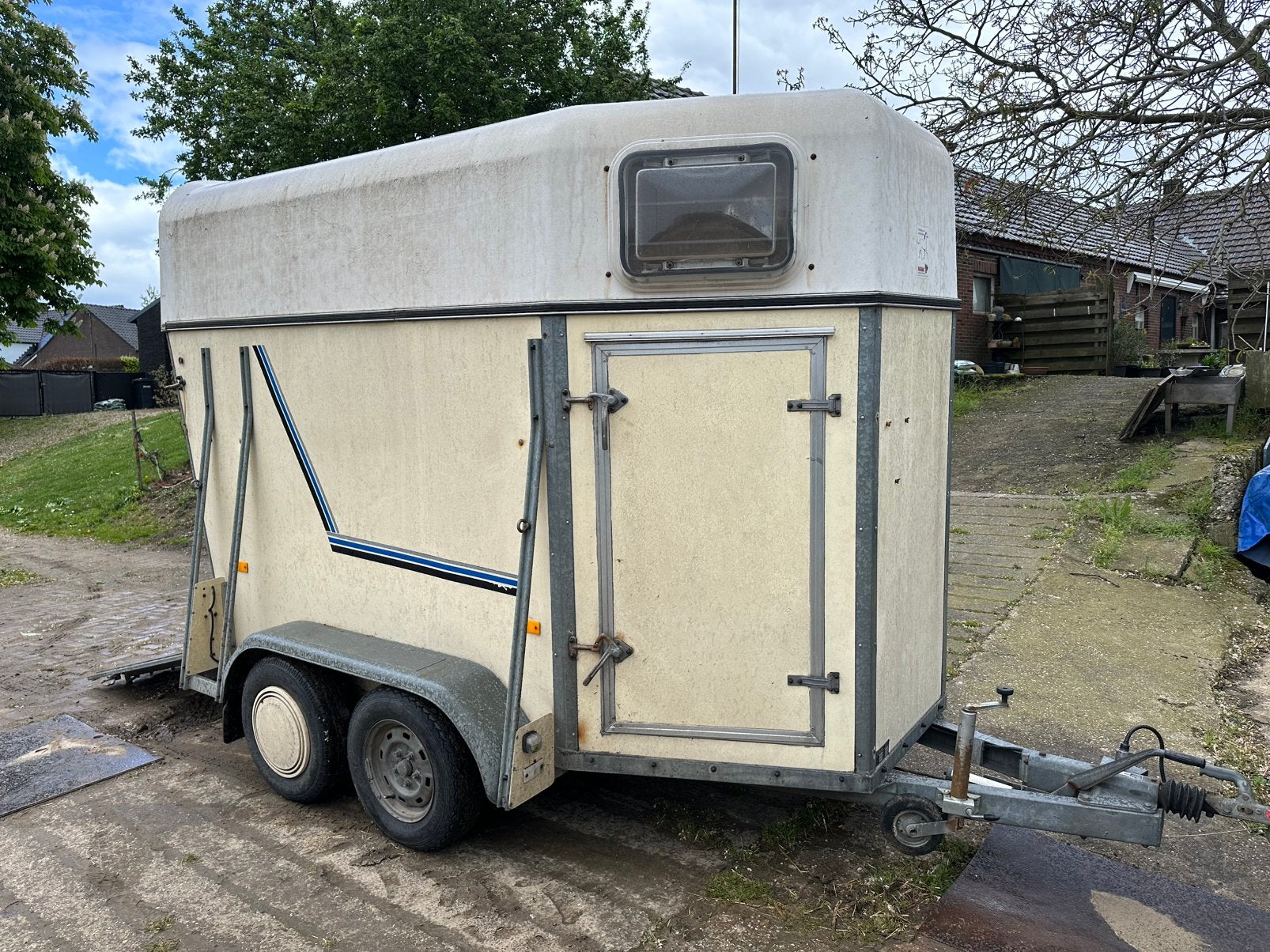 V/d Sluis paardentrailer, Dieren en Toebehoren, Paarden en Pony's | Trailers en Aanhangwagens, Ophalen, Gebruikt, Hout, 2-paards trailer