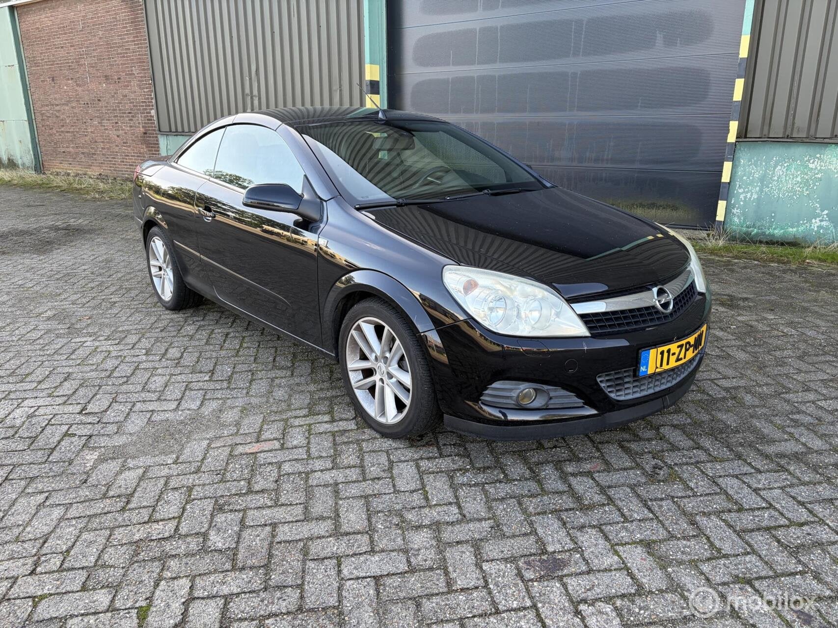 Opel Astra TwinTop 1.8 Enjoy, Auto's, Gebruikt, 4 cilinders, Cabriolet, 4 stoelen
