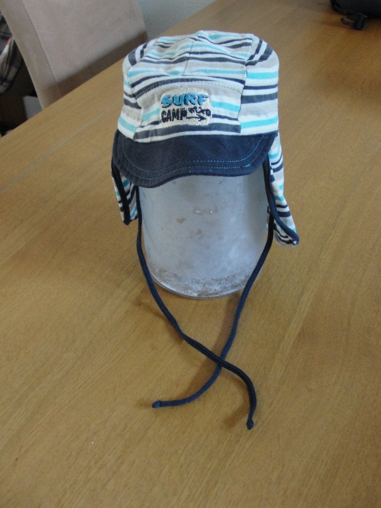 Zomermutsje met nekbescherming en touwtjes. 47cm, Jongen of Meisje, Ophalen of Verzenden, 122 t/m 128, Pet