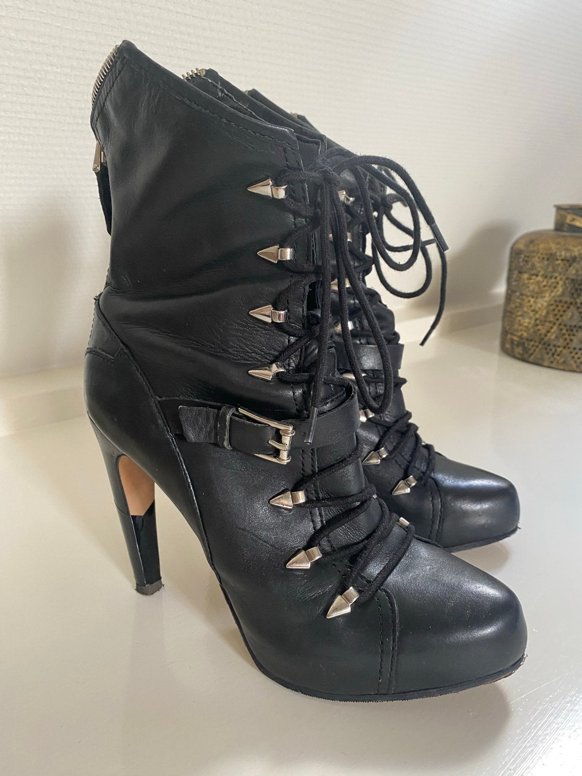 Zwarte leren enkellaarsjes met veters en rits, maat 39, Kleding | Dames, Zwart, Lage of Enkellaarzen, Ophalen of Verzenden, Gedragen