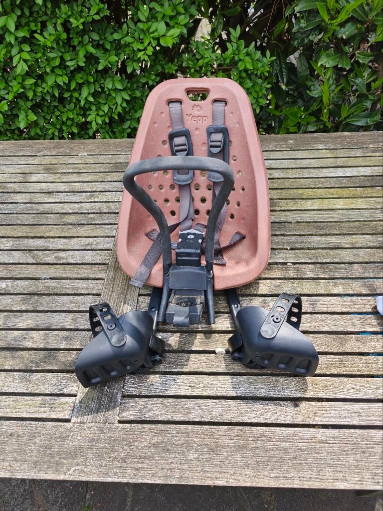 Thule Yepp Mini fietszitje - bruin, Fietsen en Brommers, Fietsaccessoires | Fietsstoeltjes, Ophalen, Voorzitje, Thule, 0 t/m 13 kg