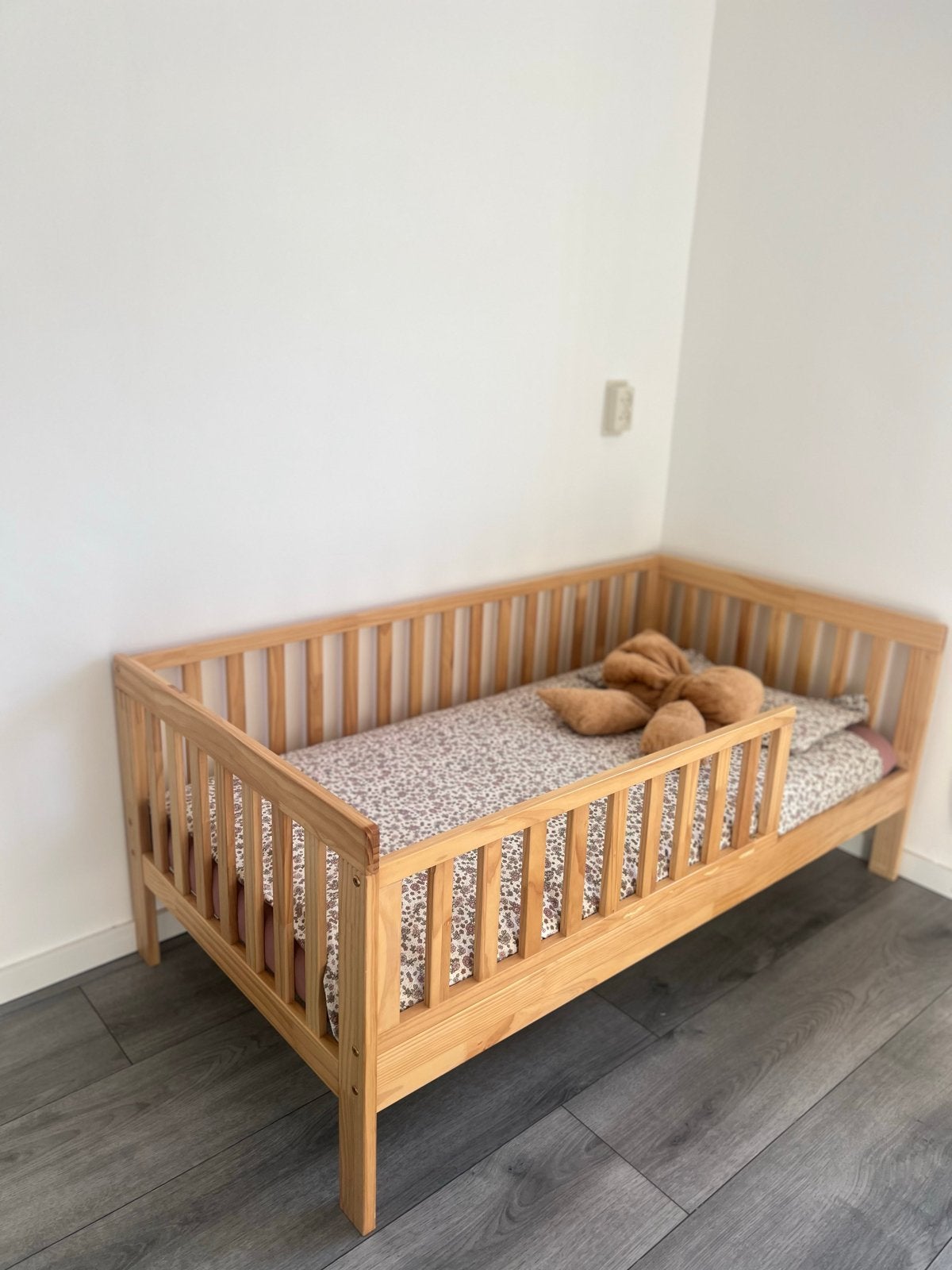 Peuterbed Plume 70x140 cm Naturel inclusief matras, 70 tot 85 cm, Zo goed als nieuw, Matras, 140 tot 160 cm