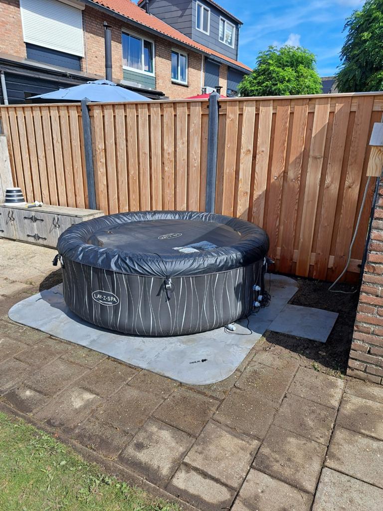 Lay-Z-Spa Opblaasbare Jacuzzi met Afdekzeil, Ophalen of Verzenden, Zo goed als nieuw, Filter, Opblaasbaar