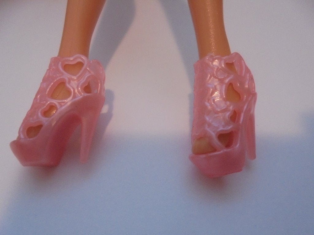 barbie schoenen roze parelmoer hartje nieuw, Kinderen en Baby's, Ophalen of Verzenden, Nieuw, Barbie
