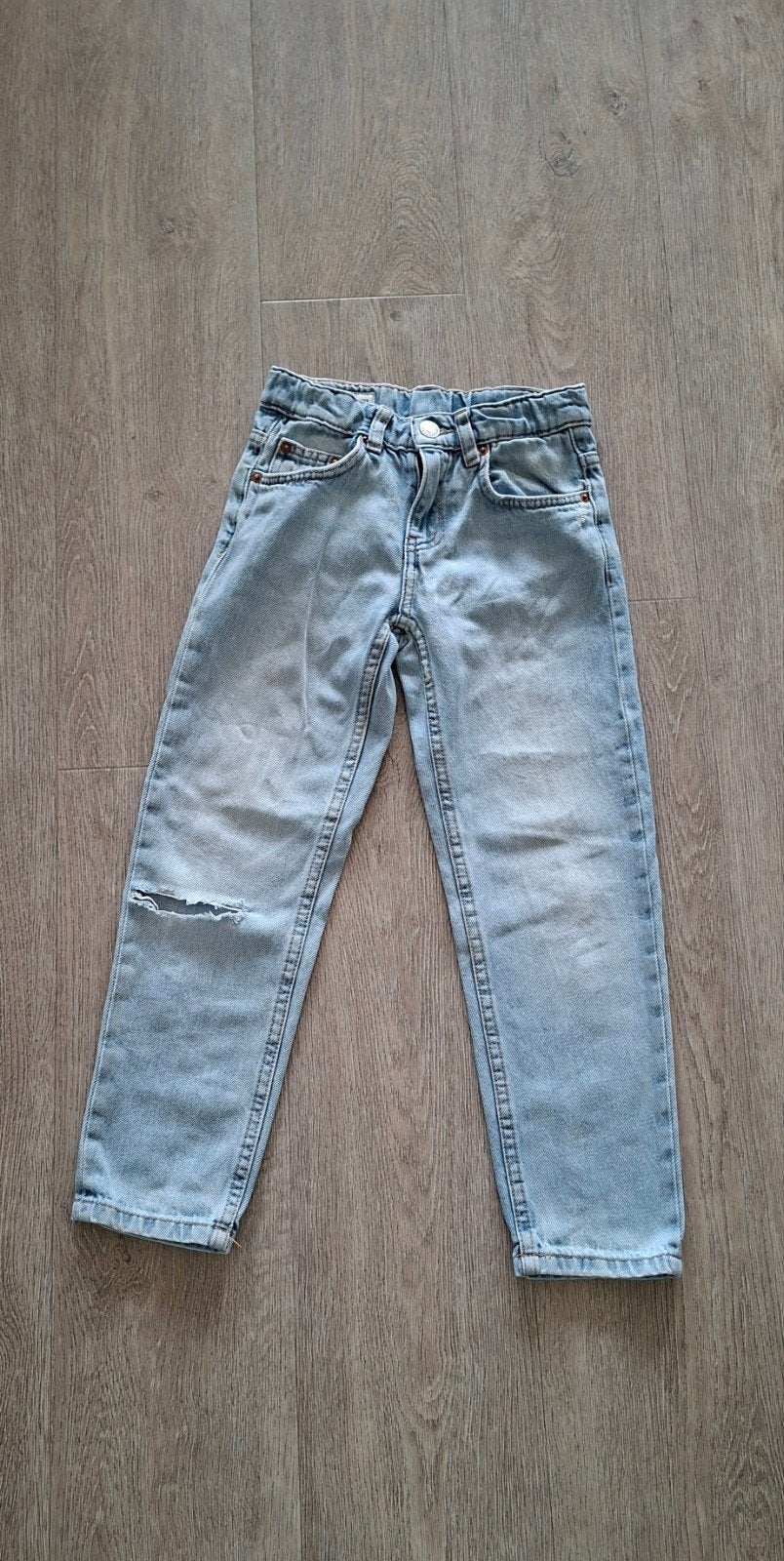 Zara ripped jeans maat 128, Broek, Jongen of Meisje, Ophalen of Verzenden, Zo goed als nieuw
