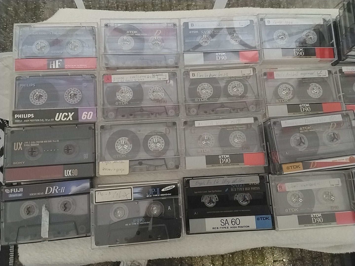 31 gebruikte cassettebandjes - diverse merken en types, Gebruikt, Ophalen of Verzenden, Voorbespeeld, Met bewaardoos, rek of koffer