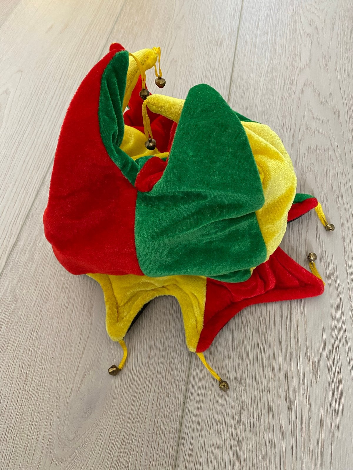 Narrenmuts - Kleurrijke Carnavalshoed met Belletjes, Ophalen of Verzenden, Gebruikt, Hoed of Pruik, Carnaval
