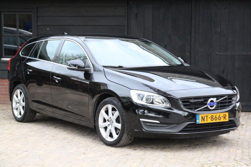 Volvo V60 1.5 T2 Nordic+ Xenon/parkeersensor/Navigatie/stoel, Auto's, Stof, 4 cilinders, Origineel Nederlands, Onderhoudsboekje
