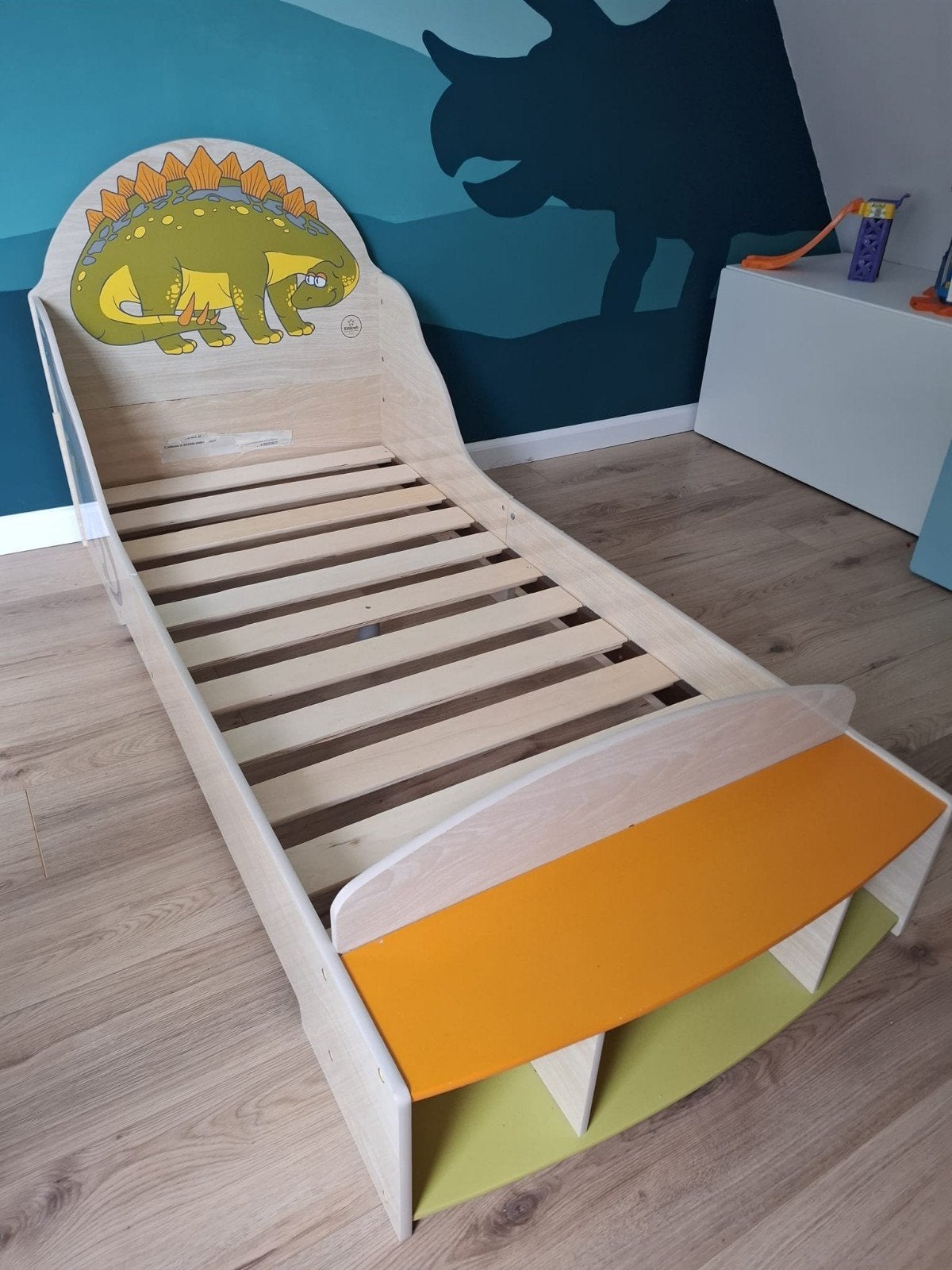 Peuterbed dinosaurus, Dino bed, Gebruikt, 70 tot 85 cm, Ophalen of Verzenden, Lattenbodem