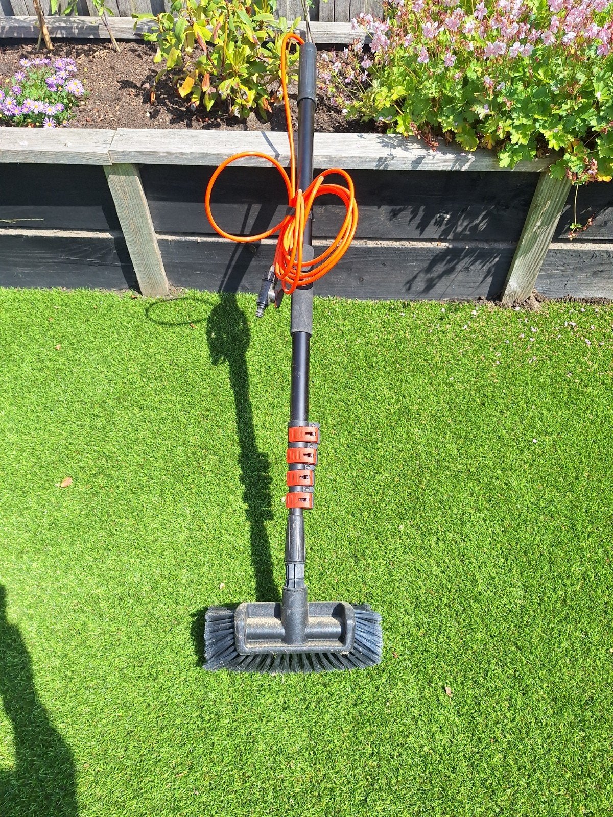 Uitschuifbare wasborstel met waterslang, Tuin en Terras, Hand-tuingereedschap, Gebruikt, Bezem, Ophalen of Verzenden