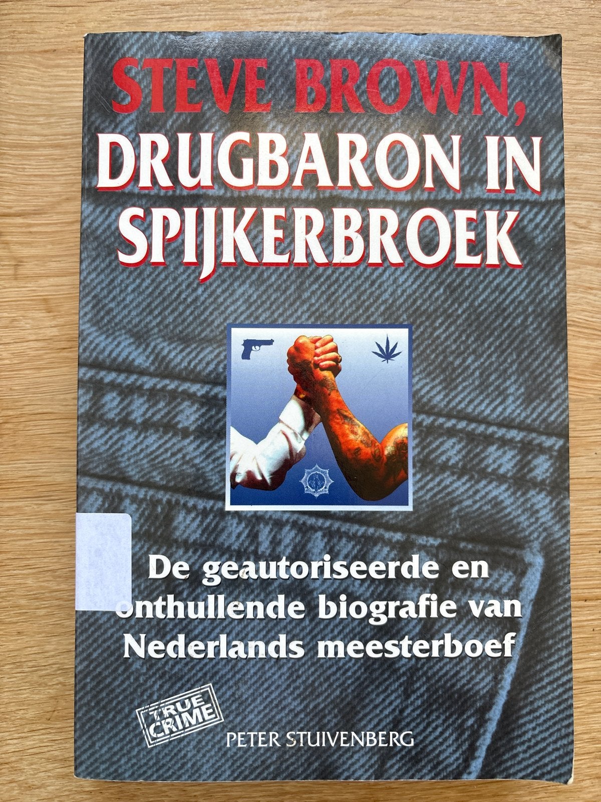P. Stuivenberg - Steve Brown, drugbaron in spijkerbroek, Gelezen, Ophalen of Verzenden, Nederland, P. Stuivenberg