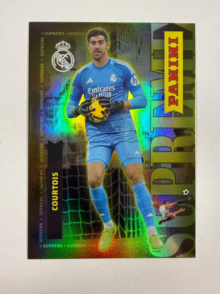 Courtois Supreme Panini Club Real Madrid 2025-26, Ophalen of Verzenden, Nieuw, Buitenlandse clubs, Poster, Plaatje of Sticker