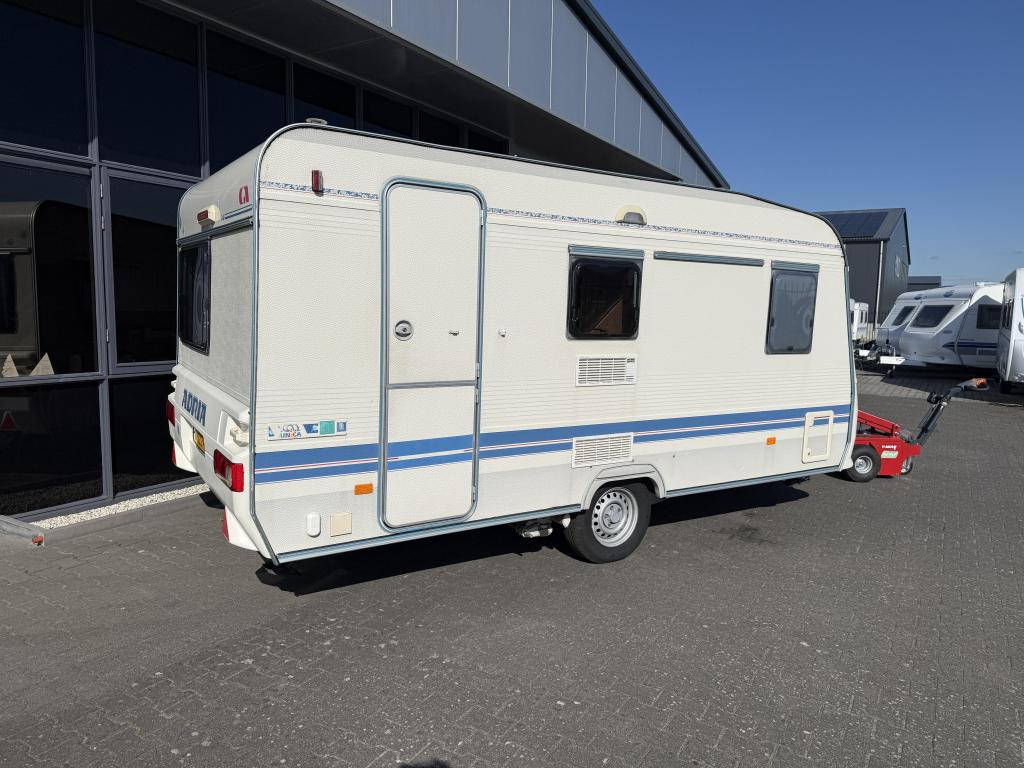 Adria Unica A 432 PX Fransbed 230cm + Zit + WC 830KG BJ 2002, Caravans en Kamperen, Bedrijf, Treinzit, 750 - 1000 kg, Adria