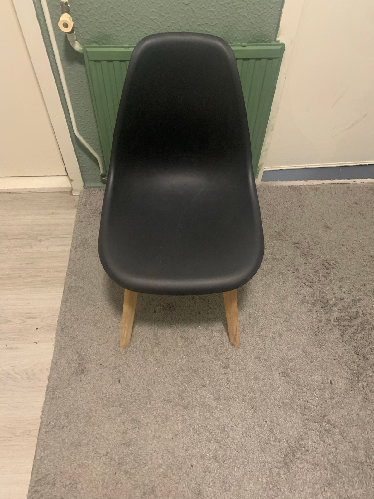 5x Zwarte stoelen met houten poten, Huis en Inrichting, Kunststof, Gebruikt, Zwart, Ophalen of Verzenden