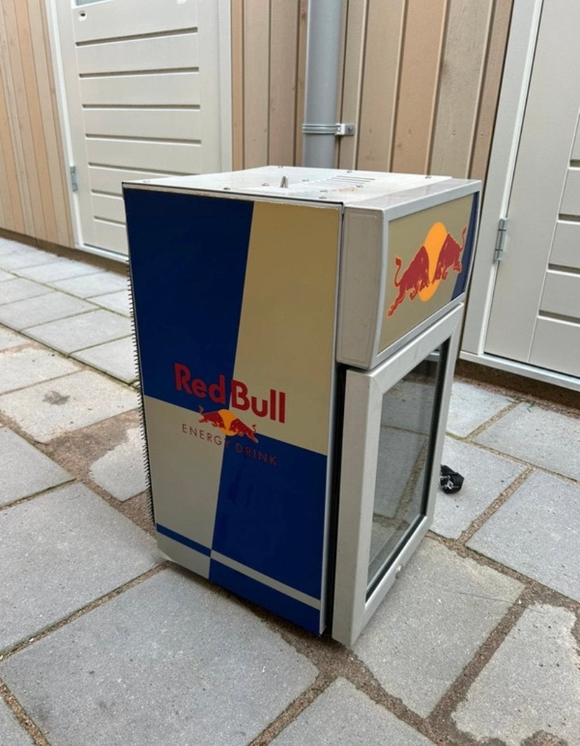Red Bull Baby Cooler Koelkast - Compact en Stijlvol, Ophalen, Minder dan 85 cm, Minder dan 75 liter, 45 tot 60 cm