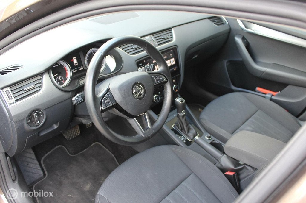 Skoda Octavia Combi 1.0 TSI LED Trekhaak Stoel.verw|Automaat, Auto's, Skoda, Euro 6, Bruin, 116 pk, Origineel Nederlands