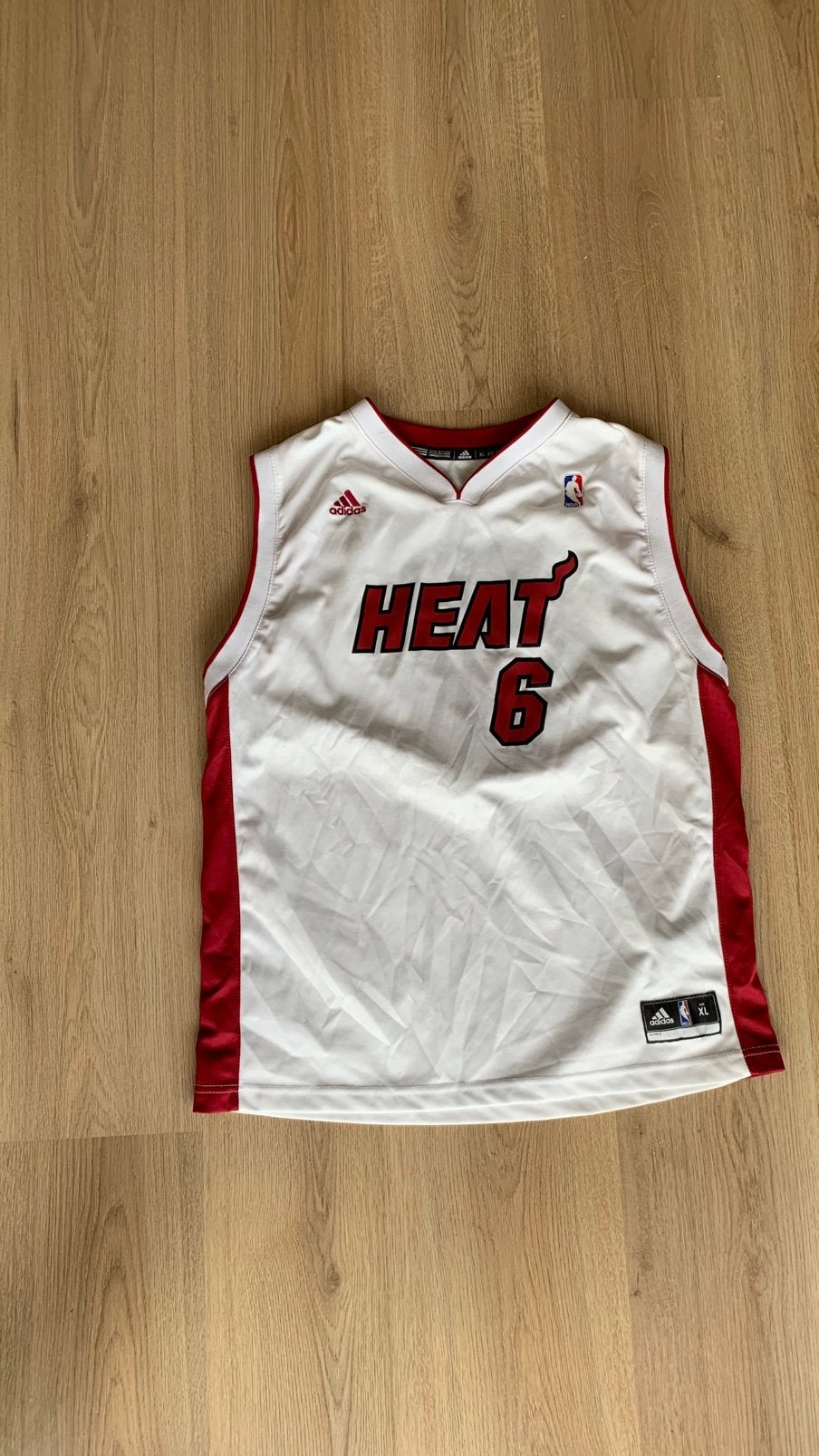 Miami Heat #6 LeBron James Adidas Basketbalshirt XL, Ophalen of Verzenden, Zo goed als nieuw, Schoenen