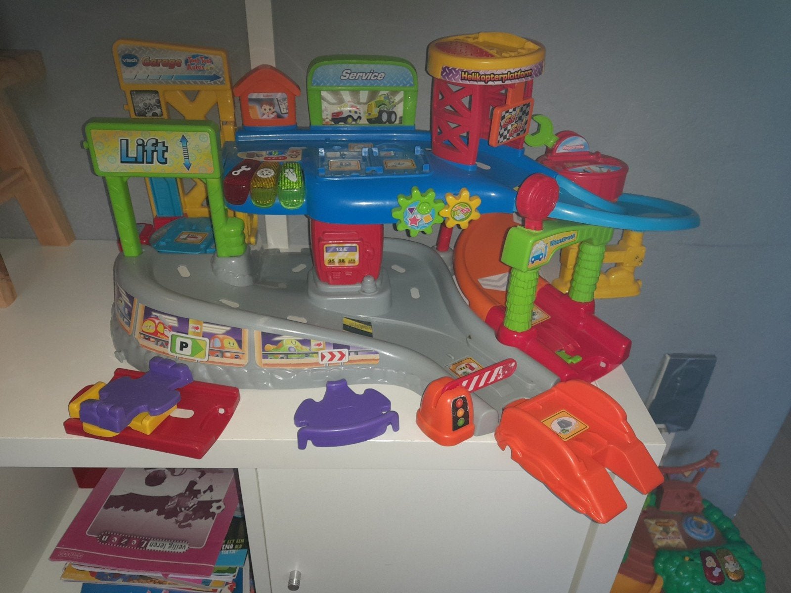 toet toet garage en 12 auto's, Kinderen en Baby's, Ophalen, Gebruikt, 2 tot 4 jaar