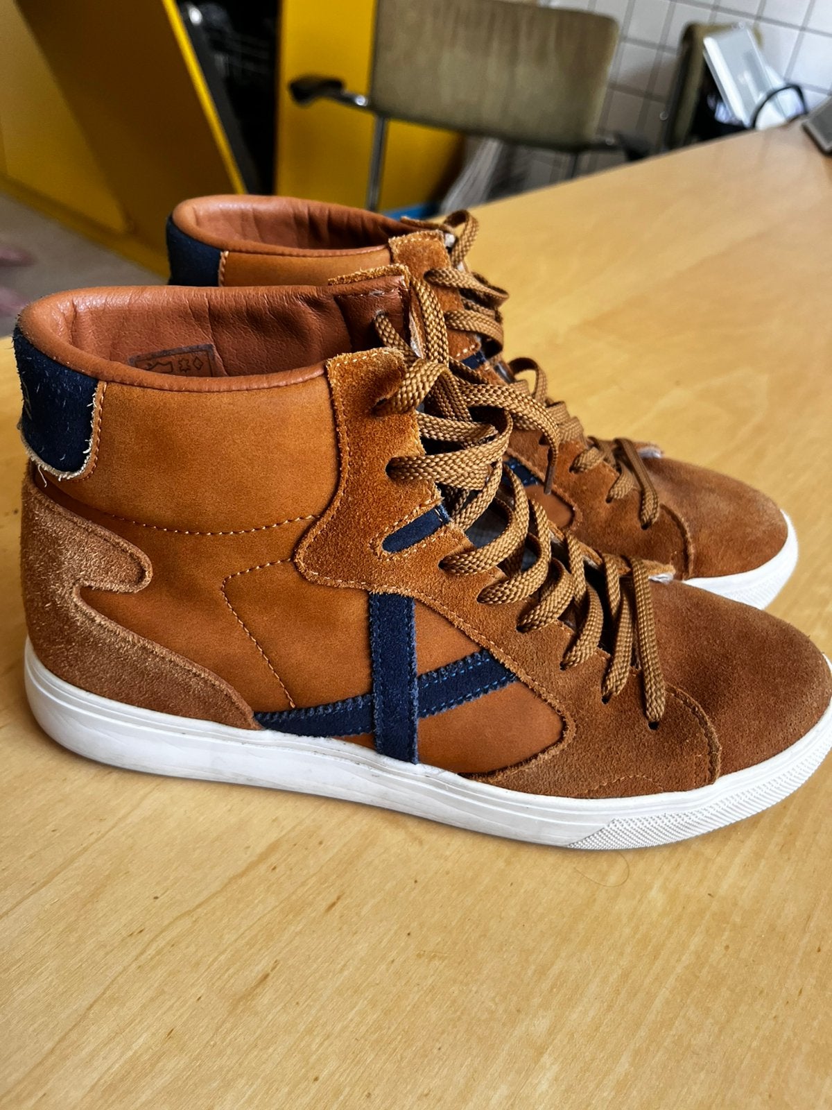 Munich sneakers 41, Bruin, Ophalen of Verzenden, Sneakers of Gympen, Zo goed als nieuw