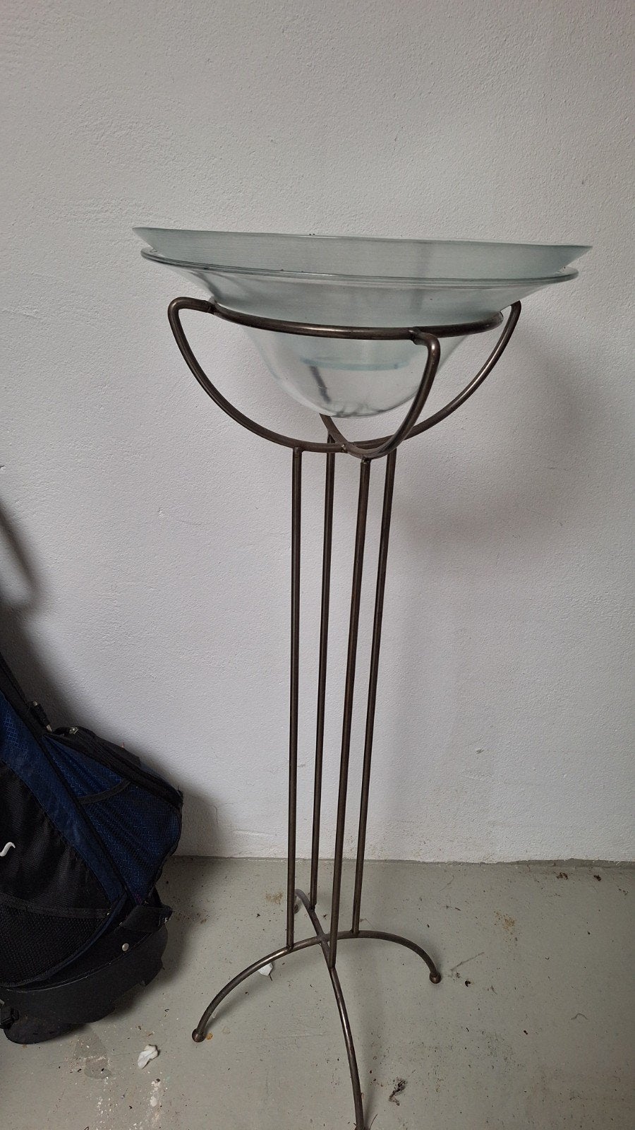 Glazen vaas op metalen standaard - 105 cm hoog, Huis en Inrichting, Ophalen, Gebruikt, Op voet, Glas
