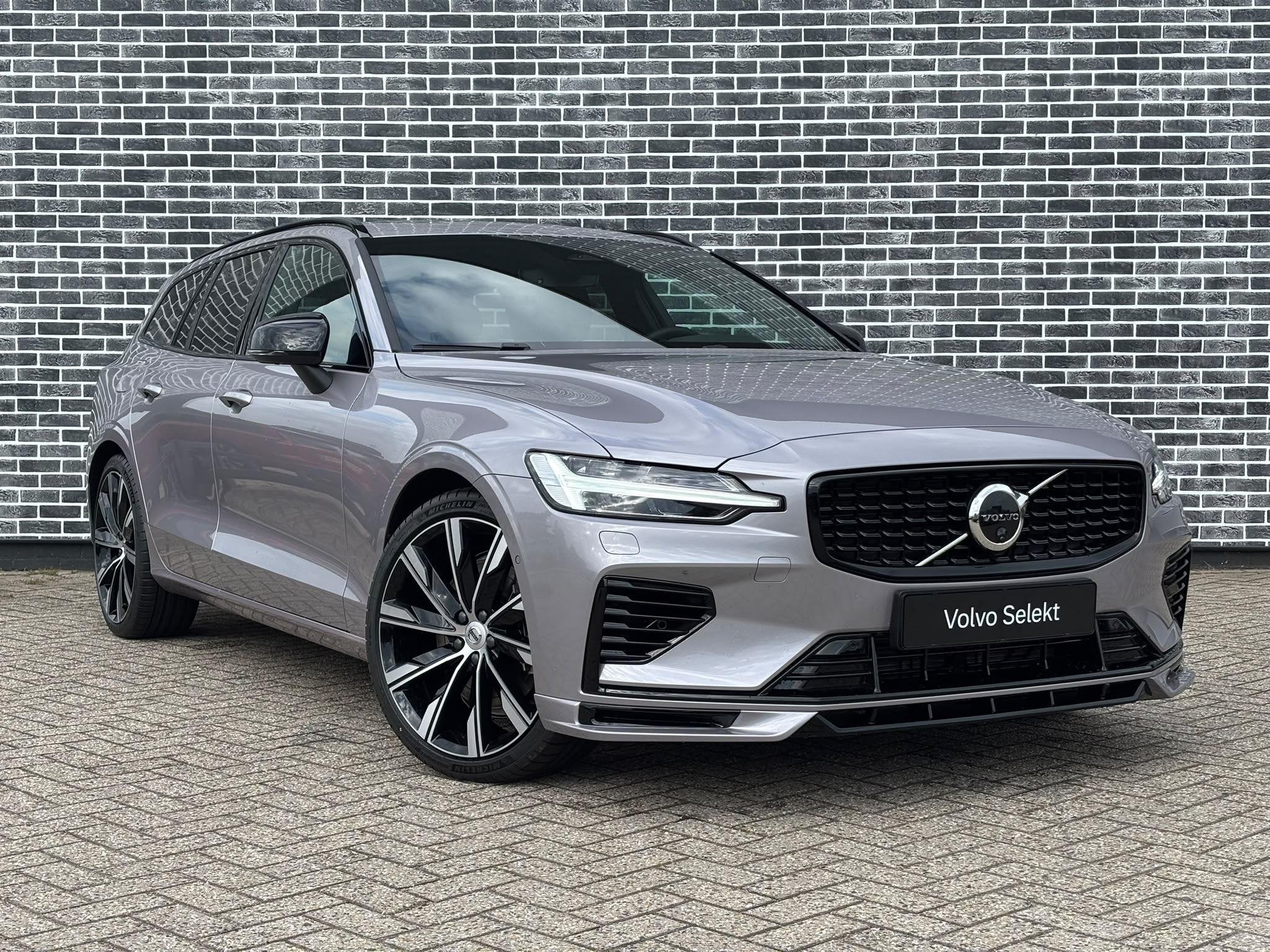 Volvo V60 T6 Plug-in hybrid AWD Ultra Dark | Heico bodykit |, Stof, Gebruikt, Euro 6, 4 cilinders