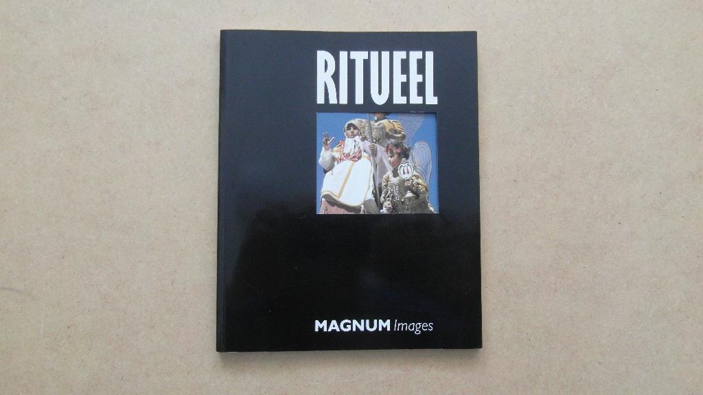 MAGNUM fotoboek, Bresson, McCurry, Salgado e.a., Ophalen of Verzenden, Zo goed als nieuw, Fotografen