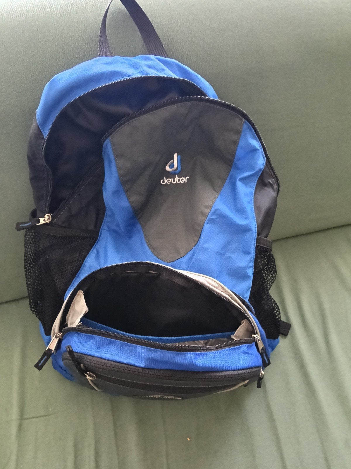 Deuter rugzak - Blauw/Zwart - Ideaal voor dagtochten, Ophalen, Zo goed als nieuw, Rugzak