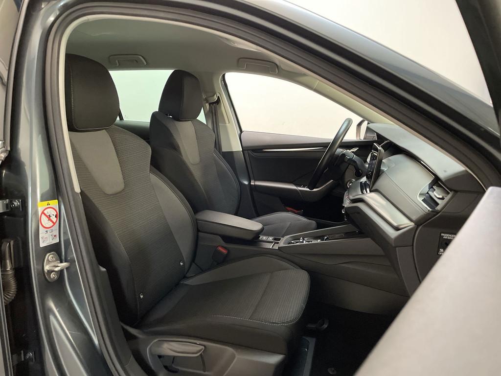 Skoda Octavia Combi 1.0 e-TSI DSG Business Edition Parkeerse, Stof, Gebruikt, 23 km/l, Grijs
