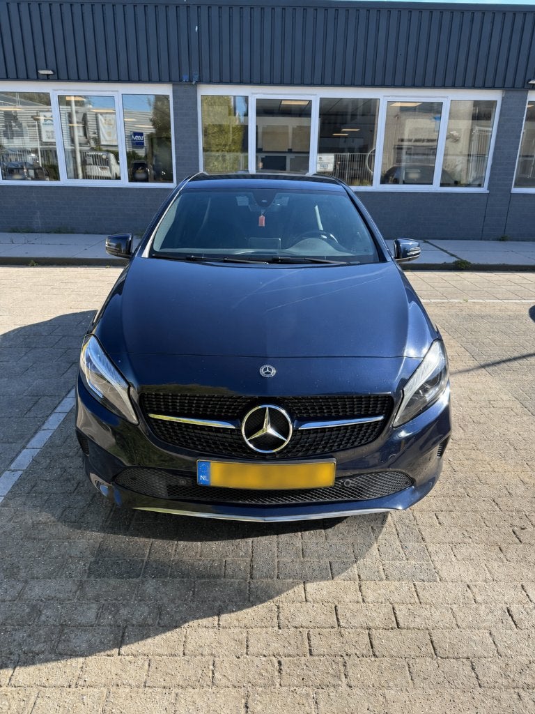 Mercedes-Benz A180 d | 2017 | Blauw | Goed onderhouden, Auto's, Voorwielaandrijving, 4 cilinders, Blauw, Leder en Stof