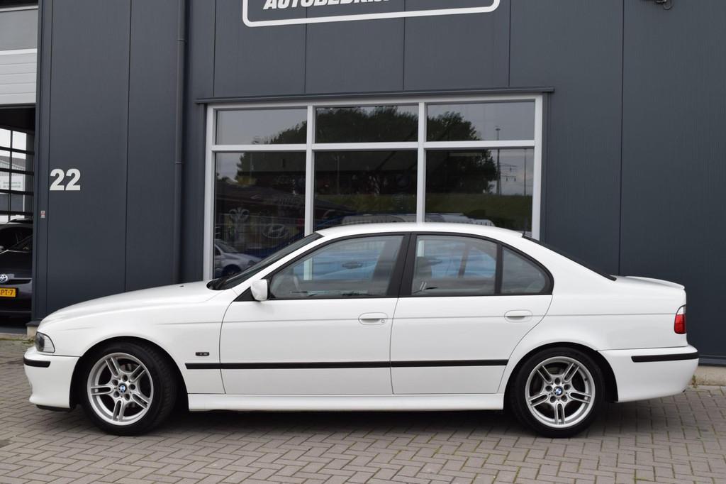BMW 5-serie 525i M-Sport | Automaat | Clima | Cruise | APK 5, Automaat, Achterwielaandrijving, Gebruikt, Zwart