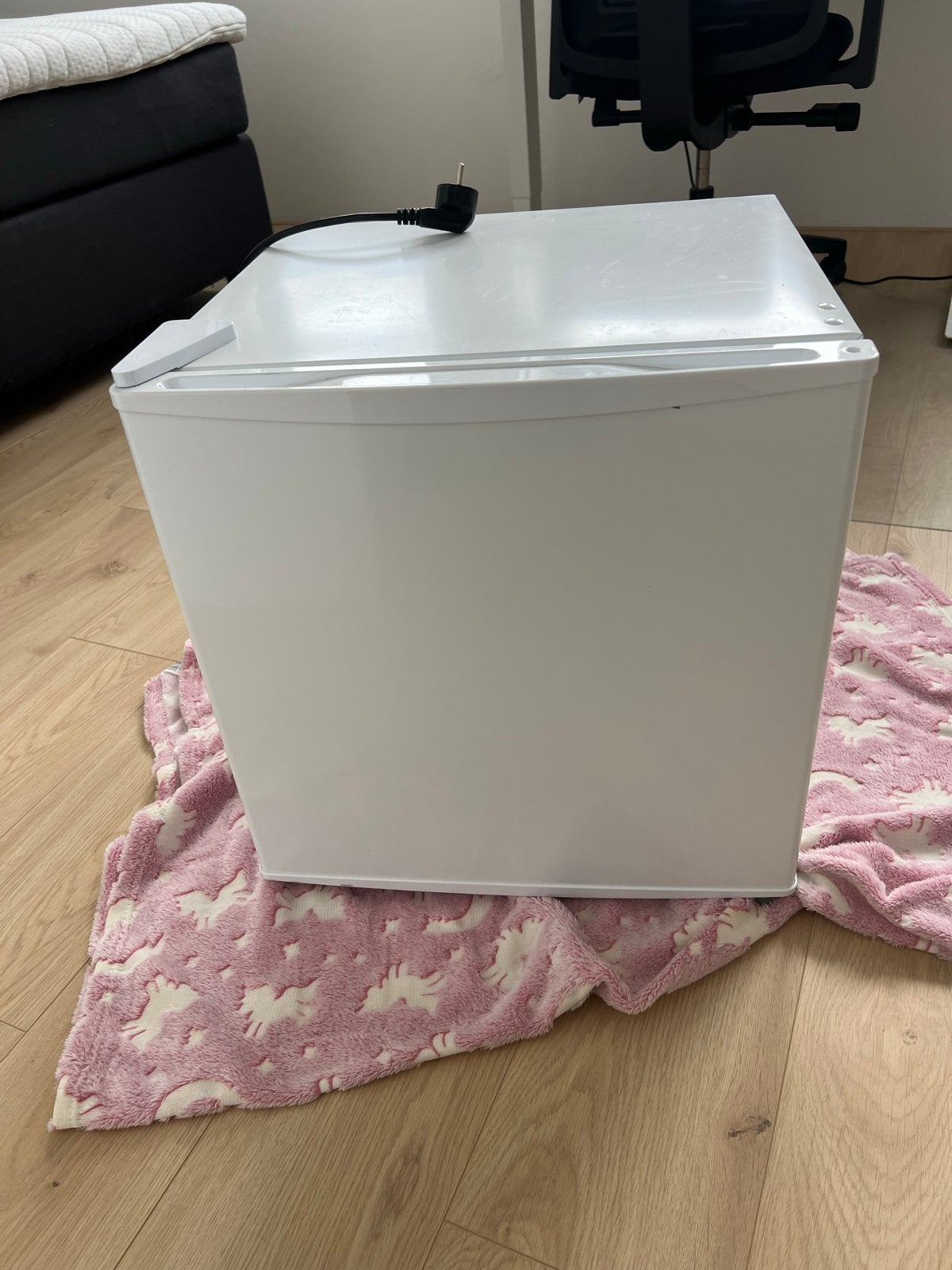 Compacte mini koelkast met vriesvakje, Ophalen of Verzenden, Met vriesvak, Minder dan 45 cm, Minder dan 85 cm