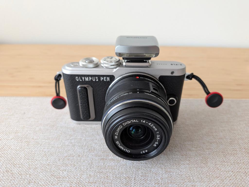 Olympus EP-L8 Black + Olympus 14 - 42mm + accessories, Audio, Tv en Foto, Fotocamera's Digitaal, Ophalen of Verzenden, Olympus