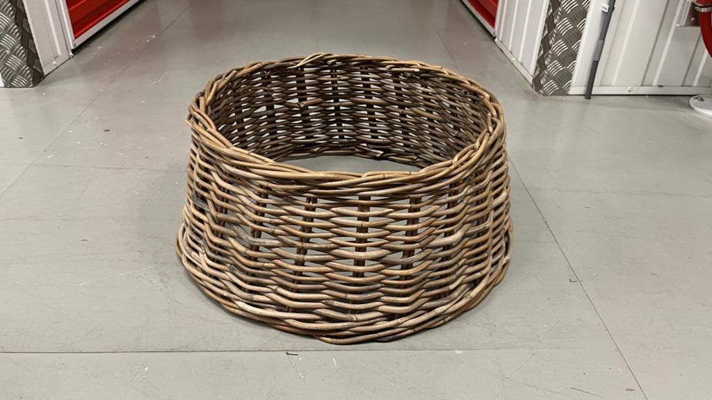 Rotan kerstboommand / Kerstboomrok, Huis en Inrichting, Ophalen, Mand, Rond, Zo goed als nieuw