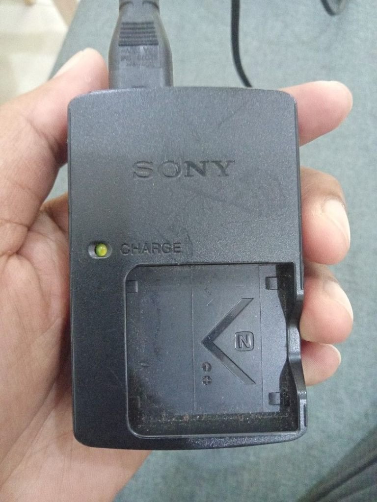 Sony Cyber-shot Batterijlader, Compact, Ophalen of Verzenden, Zo goed als nieuw, Sony