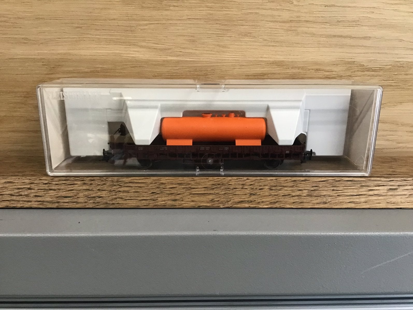 Fleichmann platte wagon met olietank H0 855257, Ophalen of Verzenden, Analoog, Fleischmann, Gelijkstroom of Wisselstroom