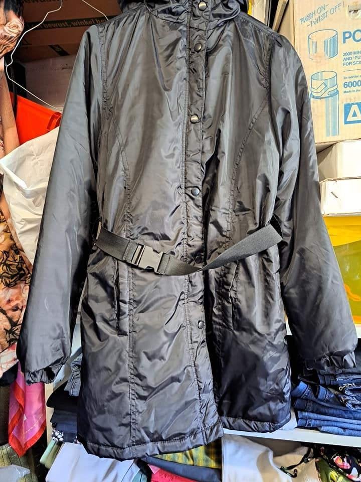 Jas met kap en ceintuur mt 38, zgan of Quechua mt S, Maat 38/40 (M), Zwart, Ophalen of Verzenden, Zo goed als nieuw