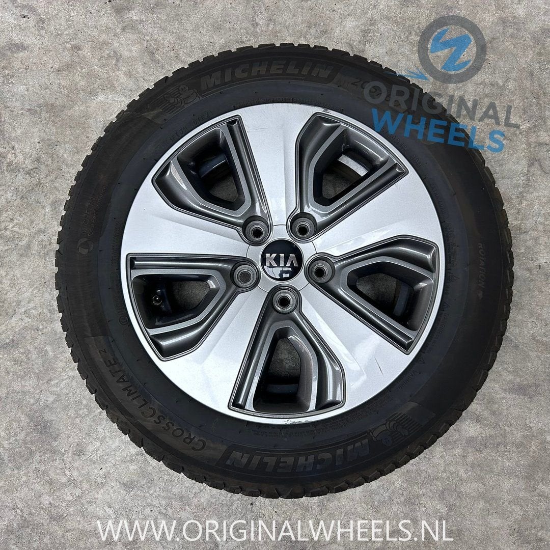 16 inch originele velgen + all season banden Kia E NIRO