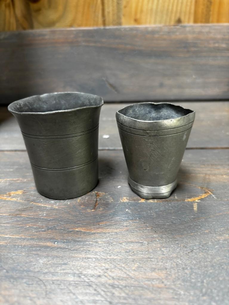 Antieke tinnen bekertjes 6.2en 5.5cm hoog, Ophalen, Overige materialen, Gebruikt, Rond