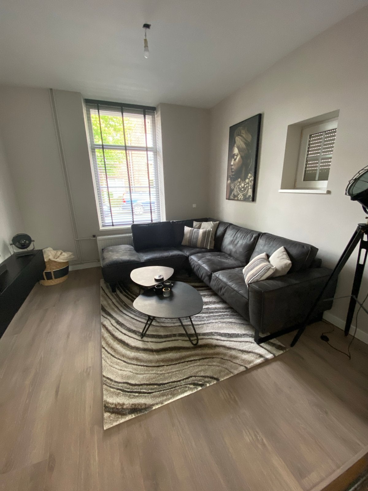 Moderne leren donkergrijze hoekbank - Zo goed als nieuw, Huis en Inrichting, Banken | Bankstellen, Ophalen, 250 tot 300 cm, 100 tot 125 cm