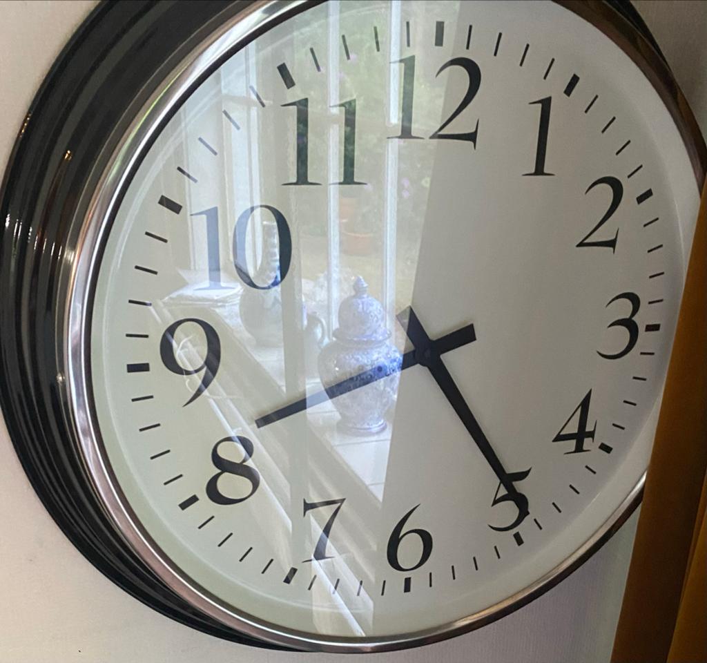 IKEA BRAVUR Wandklok - Stil Quartz Uurwerk - 59 cm, Ophalen of Verzenden, Gebruikt, Wandklok