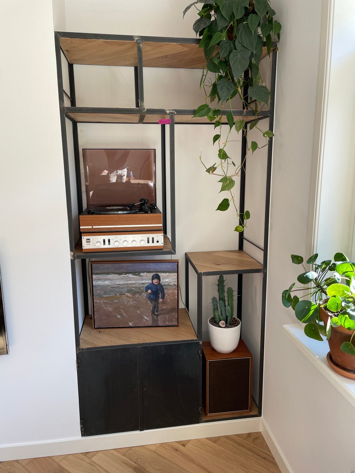 Stalen wandkast met houten planken - industrieel design, Ophalen, Zo goed als nieuw