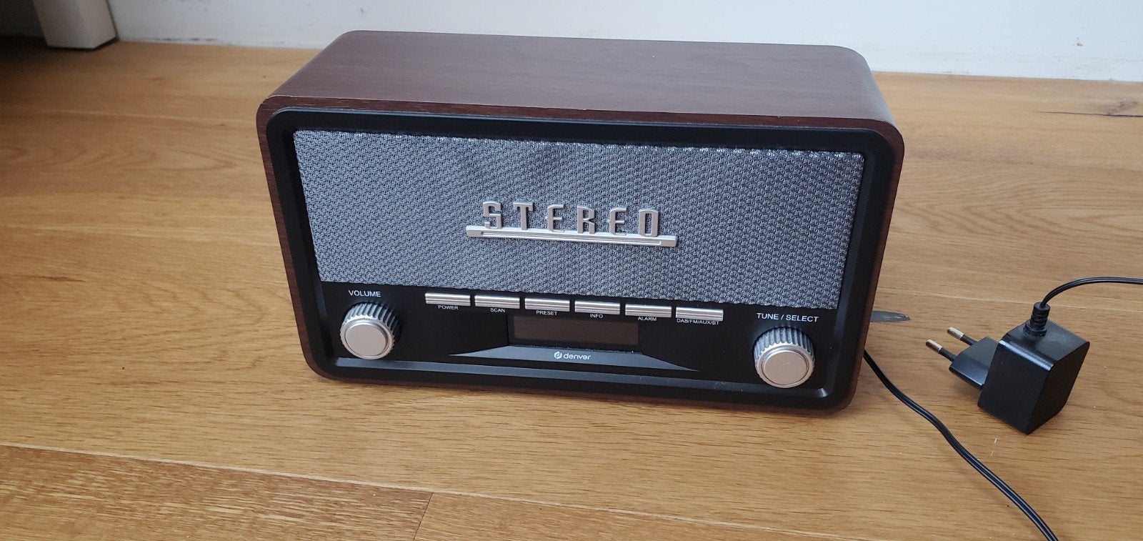 Denver DAB+ Radio met Bluetooth, AUX, Wekker en Goede Bas, Ophalen of Verzenden, Zo goed als nieuw, Radio