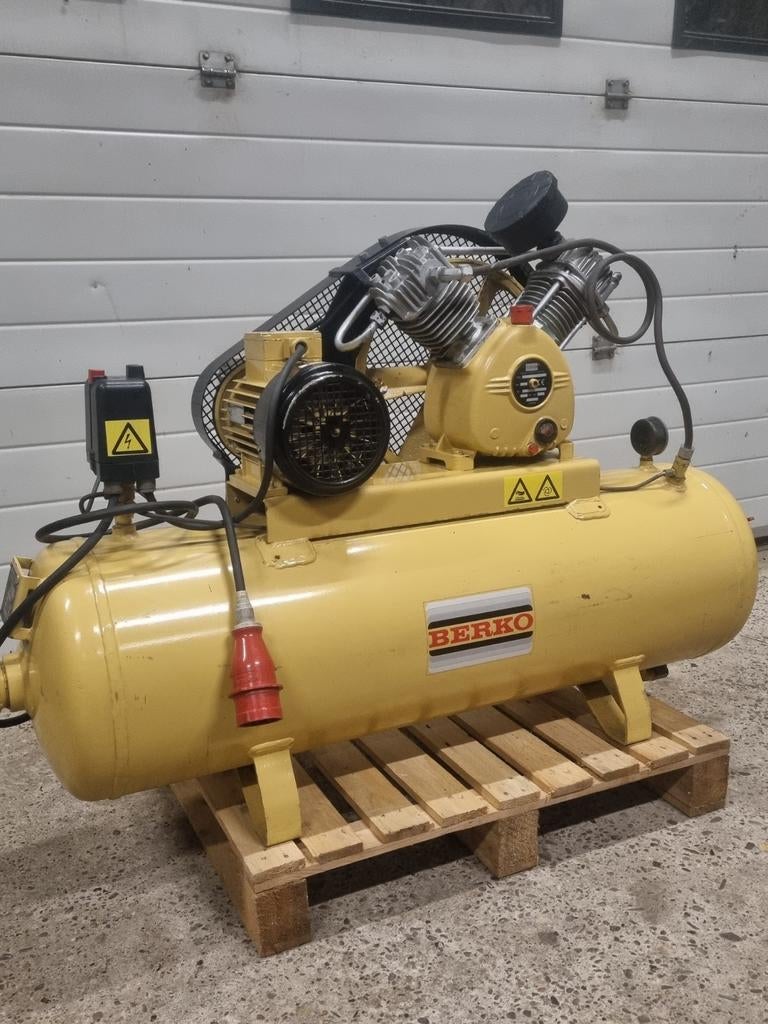 Compressor, Gebruikt, Ophalen of Verzenden, 200 tot 400 liter/min, Mobiel