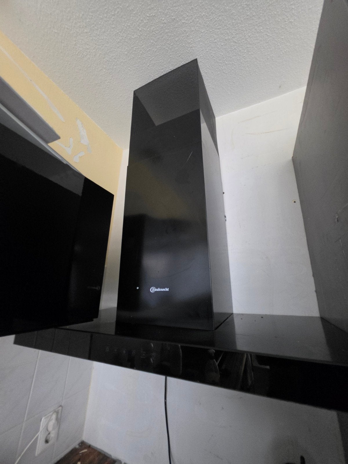 Nette Bauknecht Luxe Wandafzuigkap (Zwart Glas / Touch), Ophalen, Wandschouwkap, Zo goed als nieuw, 600 tot 800 m³ per uur
